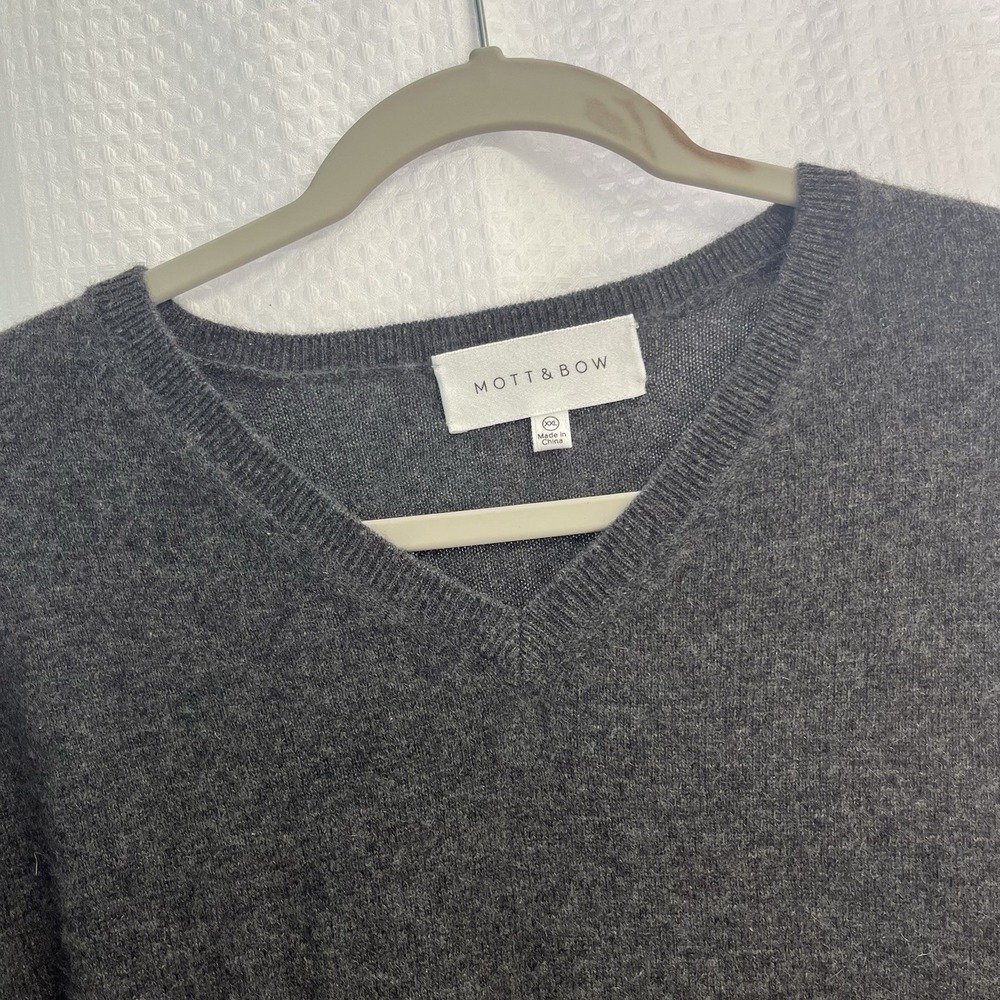 Mott & Bow Men's 100% Cashmere Charcoal Gray V Neck Sweater XXL Classic‎ - Picture 2 of 9